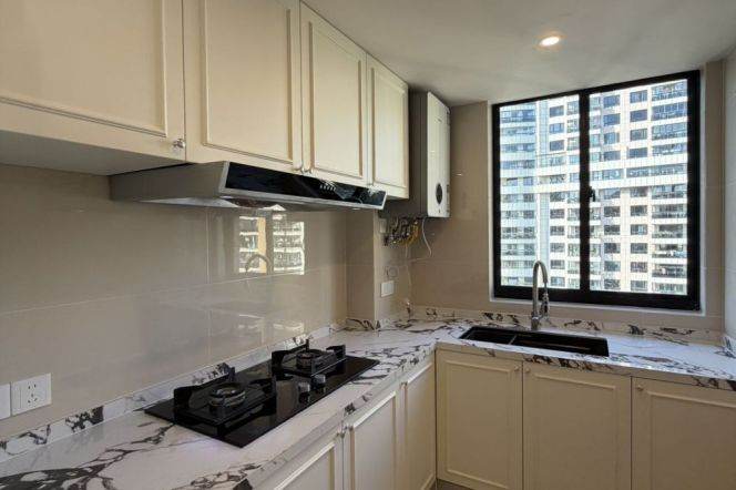 Brand new decoration 2brs with floor heating  belonged to Xintiandi area,