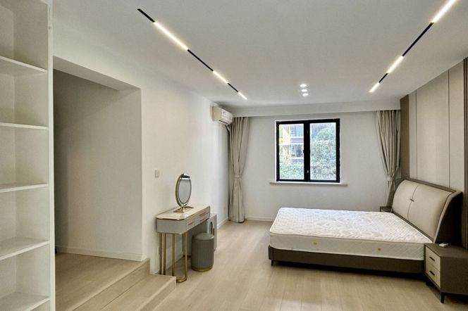 3Bdrs 2Baths/Spacious&New&Bright/Compound/L13 Jiang Ning Rd/Huge Balcony/elevator
