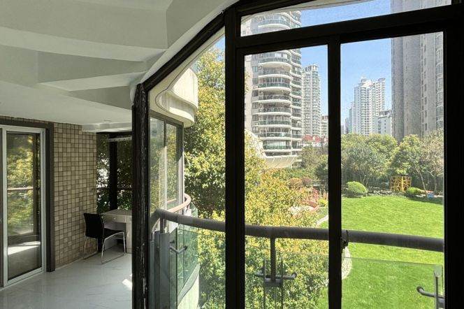 3Bdrs 2Baths/Spacious&New&Bright/Compound/L13 Jiang Ning Rd/Huge Balcony/elevator