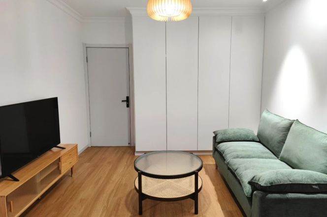 High-rise Apt in Zhenning Road