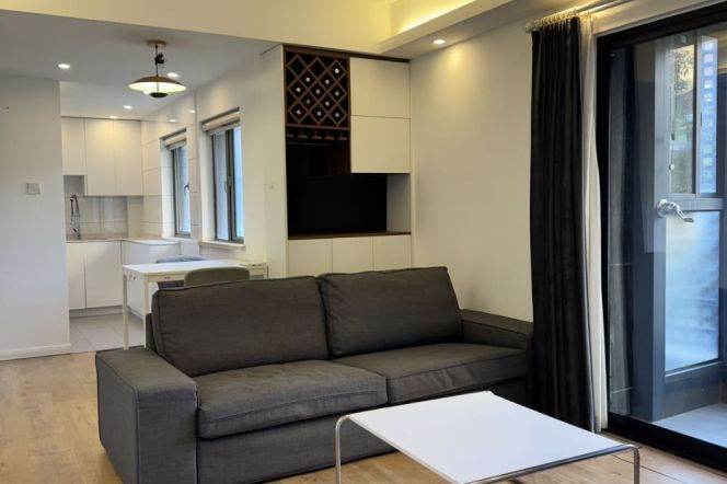 Modern 2Br +balcony+heating | Jiangsu rd metro L2/11 ,Newly 2br ,Elevator