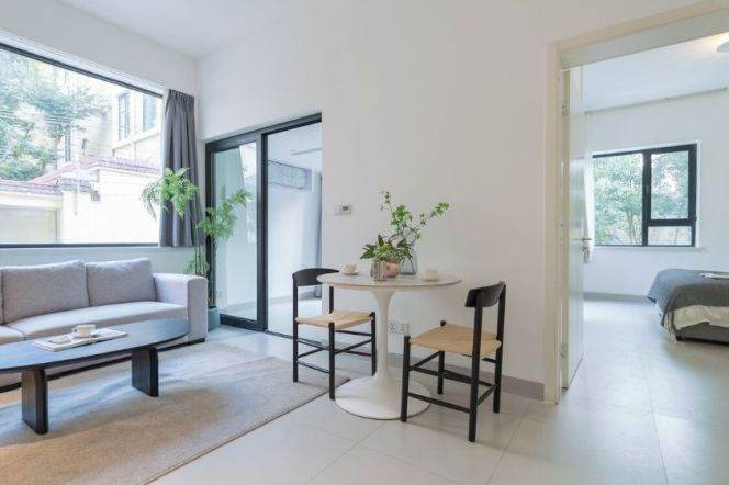 Good lighting 1+1brs with huge garden near IAPM/Changshu Road