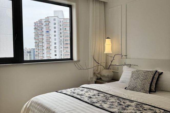 Big 2Br +elevator+balcony 110Sqm /Caoyang rd &Wuning rd Metro L3&4&14