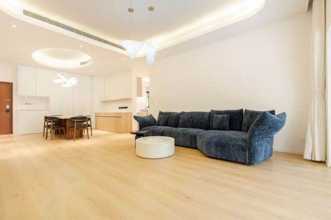 Big garden,4Br,3baths,lujiazui,new deco ,heating ,open kitchen,