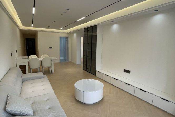 weining rd 2BR/big living room@L2