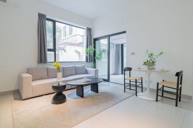 Good lighting 1+1brs with huge garden near IAPM/Changshu Road