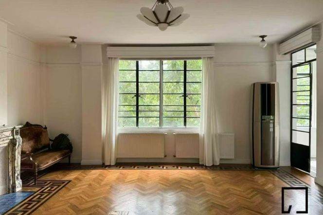 Historic building 230sqm 4BR 2Baths 40k