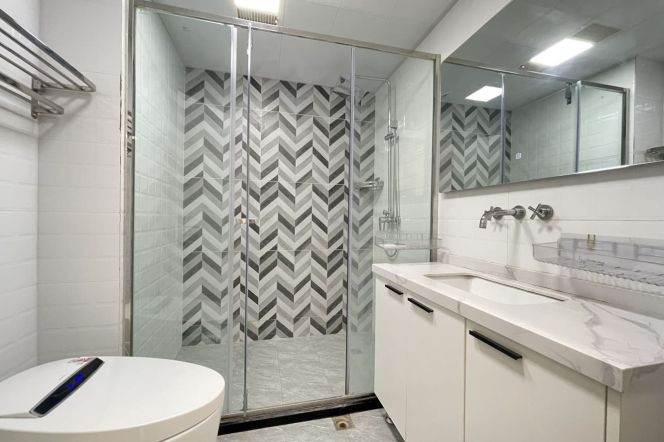 2Bdrs 1bath Apt/Spacious&Bright /L3/4 West Yan’an Rd/ Zhongshan Park/floor heating