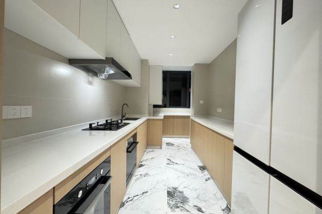 Newly Renovated 3+1BR 3BA Duplex 175㎡ in Lianyang Community