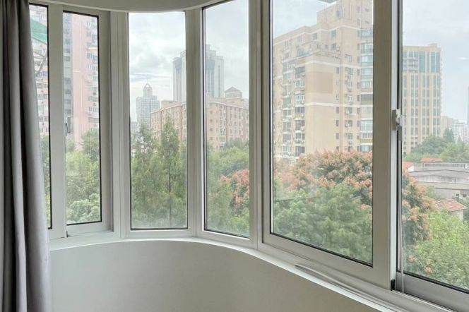 Spacious&Modern Elevator 1Bdr 1Bath Apt+L1/7 Heng Shan Rd+Great Location+Large Balcony