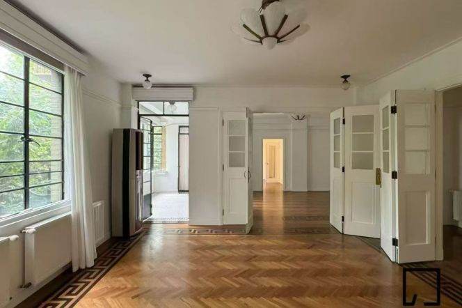 Historic building 230sqm 4BR 2Baths 40k