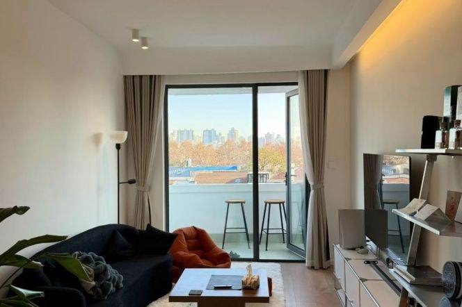 Beautiful green view 2+1brs with balcony near Jing'an Temple