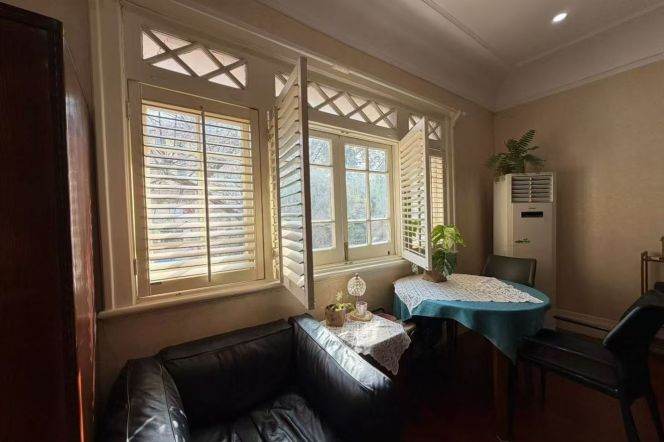 Old house 1BR APT Yuyuan Rd Jiangsu Rd 9.5k