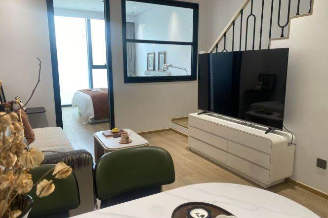 2BR 2Baths loft with terrace near line 10, Fu'dan, Tong'ji and SUFE can long and short term lease