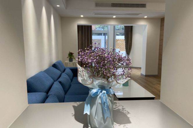 big terrace,2Br,2baths,west nanjing Rd.historic building