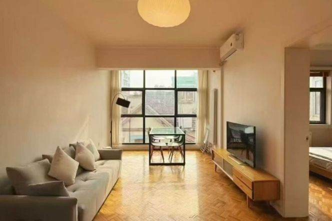Beautiful 1br with good lighting on Changshu Road