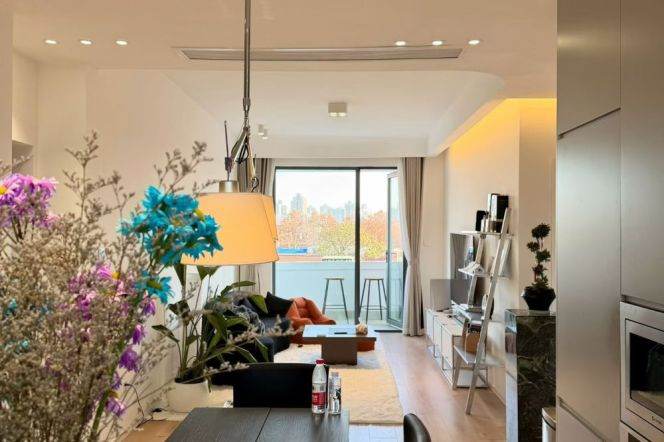 Beautiful green view 2+1brs with balcony near Jing'an Temple