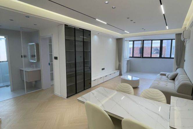 weining rd 2BR/big living room@L2