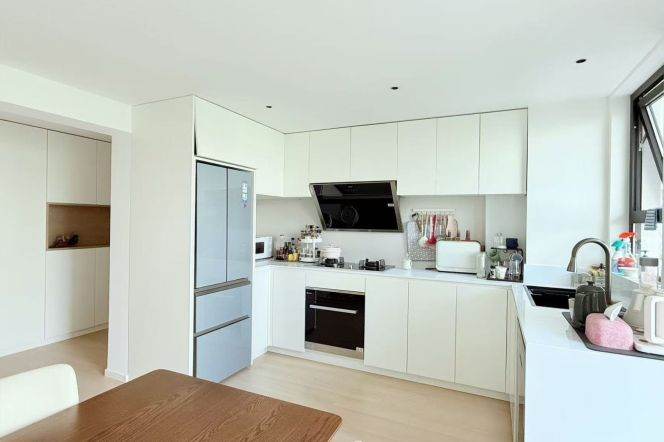 Balcony 130sqm 3Beds 2Bts Good Price@Jing’an