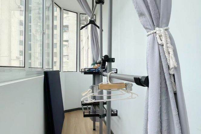 Spacious&Modern Elevator 1Bdr 1Bath Apt+L1/7 Heng Shan Rd+Great Location+Large Balcony