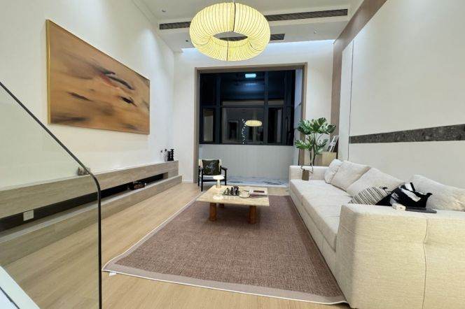 Newly Renovated 3+1BR 3BA Duplex 175㎡ in Lianyang Community