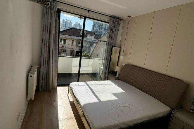 Nice Balcony Apt in old downtown