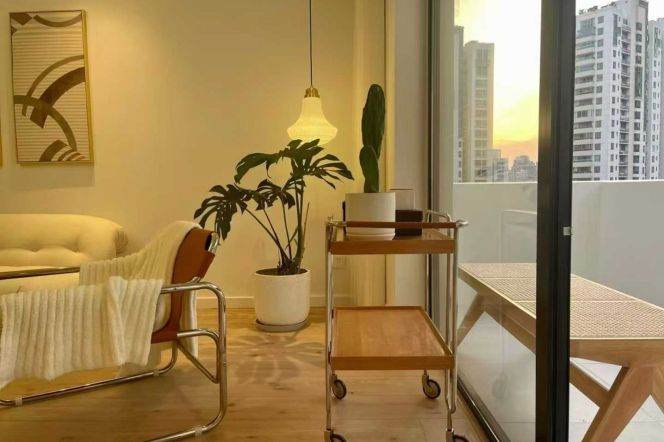 Changde/Xinzha Rd floor heating 2brs/2lr/1ba apt wt balcony; L7