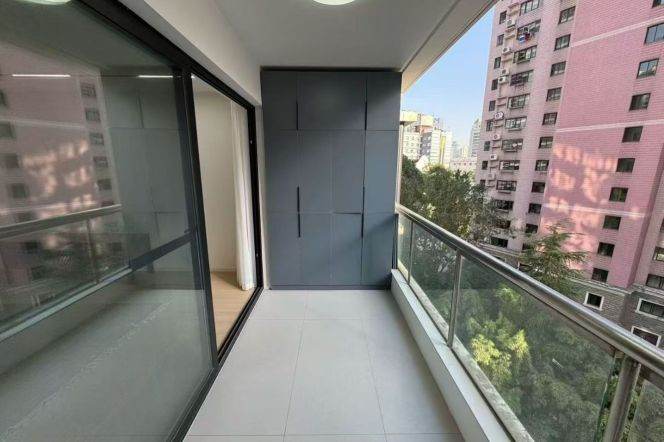 Balcony 130sqm 3Beds 2Bts Good Price@Jing’an