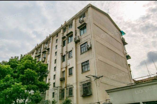 High ceiling 1br Lane Apt + big windows + wall heating | Next to IAPM | 0 step Changshu rd Mt L1/7