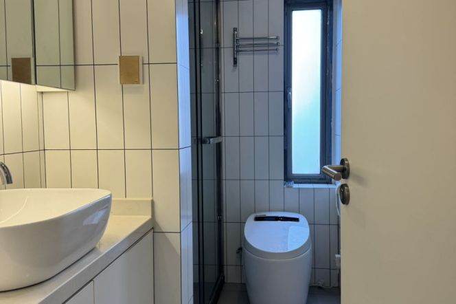 Modern 2Br +balcony+heating | Jiangsu rd metro L2/11 ,Newly 2br ,Elevator