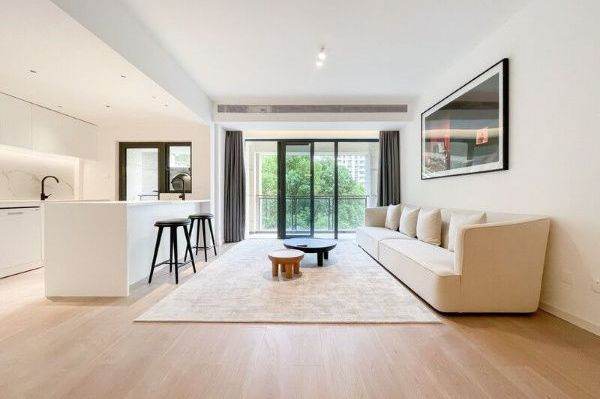 Brand new decoration 2brs with floor heating and balcony in Xintiandi area. 