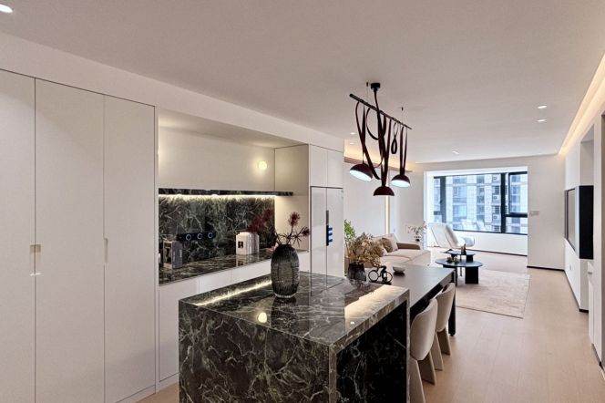 2Bdrs 1Bath Apt/Spacious&Bright&Modern&New/L3/4/7 Zhenping Rd/Caoyang Rd