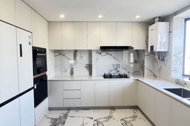 Spacious and bright 3Br/2bt@Changshou rd 160sqm with ceiling to floor windows