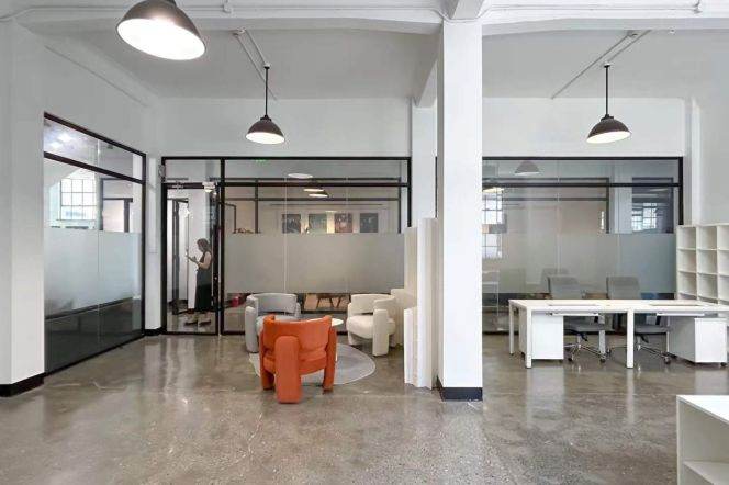 High Ceiling office near ChangPing RD M7