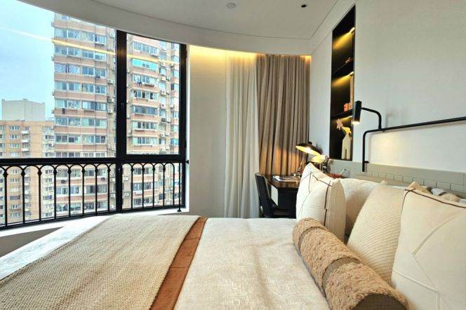 2br With Curved Windows Service apt in Jing'an District Near Baoshan Rd