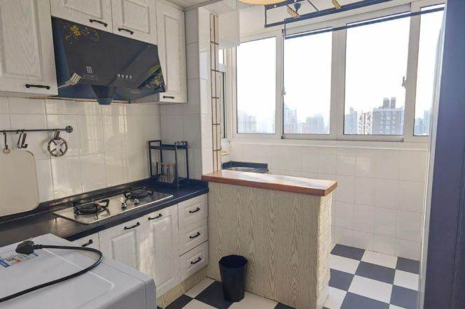 Unique 1 br with nice view  2 mins walking to L10/11 JiaoTong University st.
