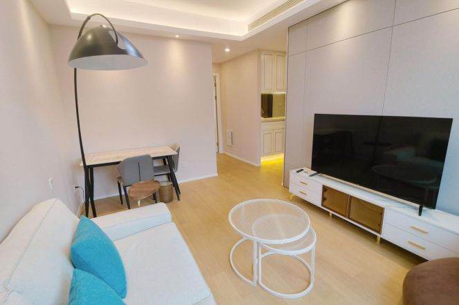 Stylish 1 br with river view near NYU shanghai ,easy to L 6/8/11 Oriental sports center.