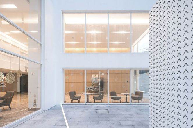 High Ceiling office near JiaoTong Uni