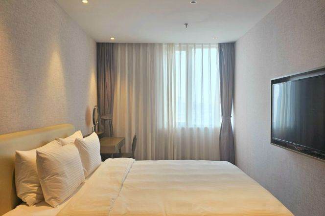 2br Service apt in Xuhui District Near Luoxiu Rd(Line 15)