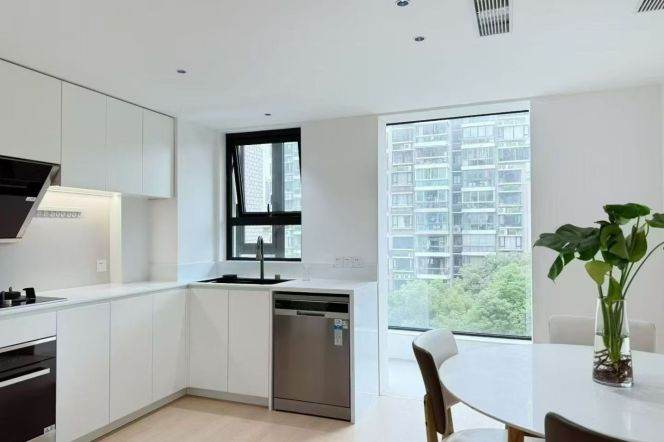 Sunny 3bedrooms Apt +Wall Heating+dishwasher+oven@Changping Rd