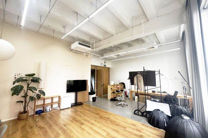 High Ceiling office near JiaoTong Uni