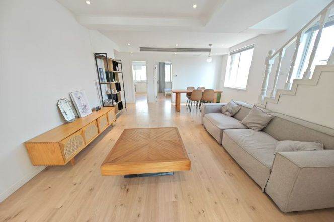 Good value 5br with Terrace at Minhang Line 10 