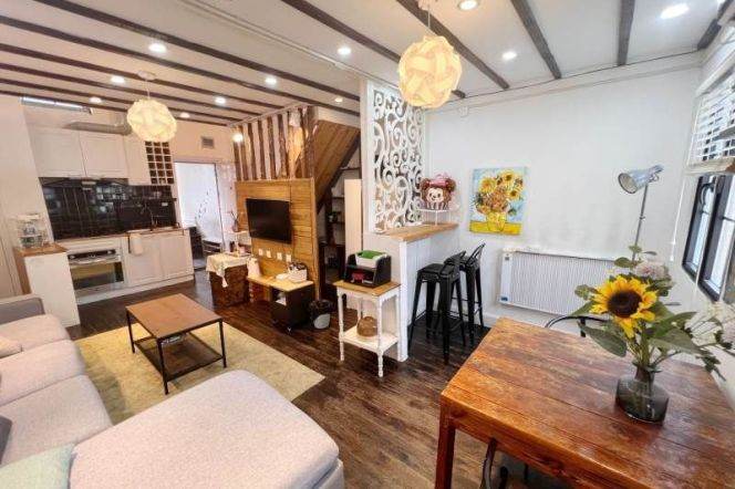 Amazing deal loft apt on XiangYang/Changle w private balcony 6.8k