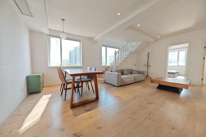 Good value 5br with Terrace at Minhang Line 10 