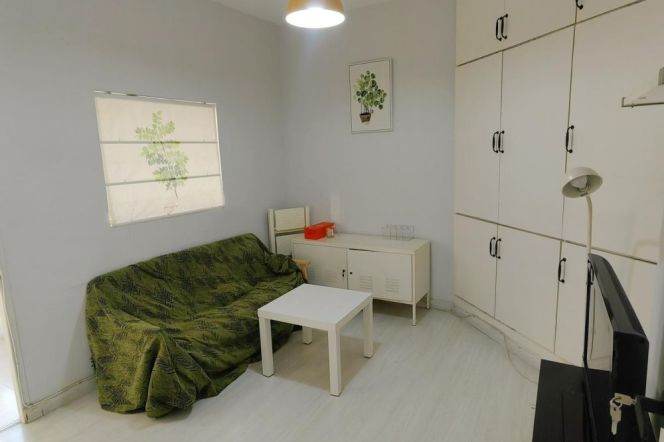 Unique 1 br with nice view  2 mins walking to L10/11 JiaoTong University st.