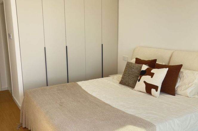 Spacious and bright 3Br/2bt@Changshou rd 160sqm with ceiling to floor windows