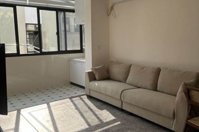 Bright 1br old apt nr Jiashan Rd L9/12