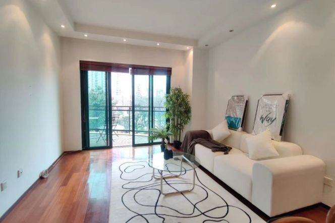 Morden 2brs with balcony and river view in Lujiauzi