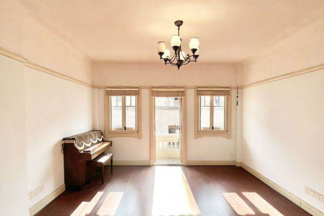 terrace,2Br, 1bt, lanehouse,top floor,duplex, yuyuan Rd.&jiangsu station