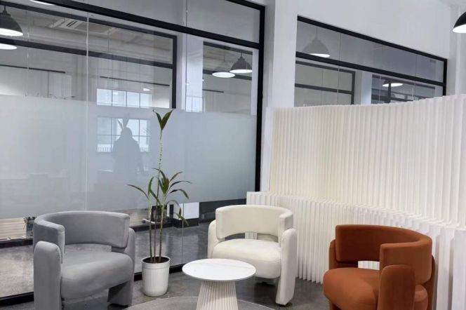 High Ceiling office near ChangPing RD M7